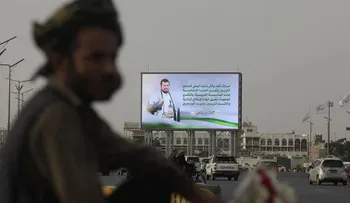 Ataques aéreos de fuerzas yemeníes alcanzan convoy hutí en Taiz