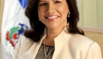 Danilo visita vicepresidenta Cedeño; quien fue dada de alta 
