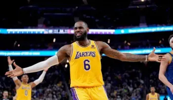Noche histórica para LeBron James