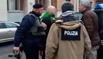 La policía de Italia arresta a hombre que disparó contra extranjeros