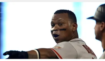 Rafael Devers muestra molestia tras ser sustituido por San Francisco