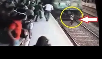 FUERTES IMÁGENES: Una joven es arrollada por un tren mientras hablaba por teléfono