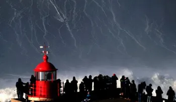 Decretan alerta en Portugal por "situación climatológica excepcional" con olas de 15 metros