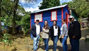 Voluntariado Bancentraliano dona un millón de pesos para la reconstrucción de viviendas en Salcedo