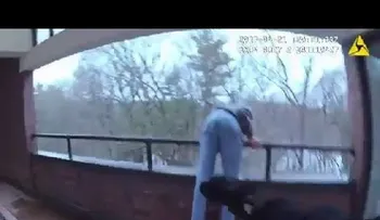 Impresionante momento en que salva a un suicida "in extremis"