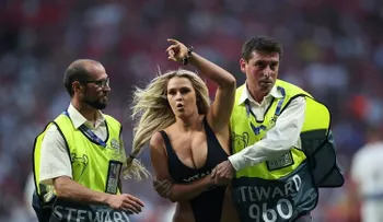 Se llama Kinsey Wolanski la perlita de mujer que invadió el campo de juego en la final de la Champions League