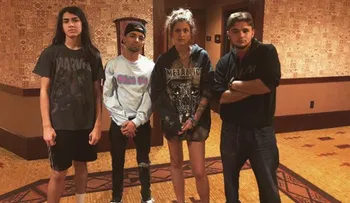Los hijos de Michael Jackson posan para una inusual fotografía de Navidad