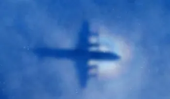 Suspenden búsqueda de avión malasio por mal clima