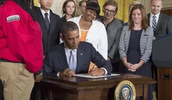 Obama firma ley sobre préstamos estudiantiles