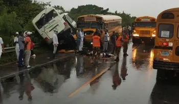 Identifican heridos en accidente de autobuses en Boulevard Turístico 