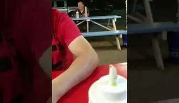 Un "gringo" insulta a unos mexicanos y termina golpeado, humillado y llorando