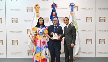 BCRD dona obras literarias a la Biblioteca Abigaíl Mejía, del Ministerio de la Mujer