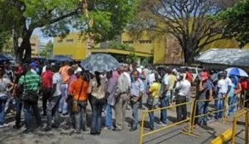Todo para última hora: Centros de cedulación abarrotados