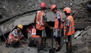 Rescatados con vida dos trabajadores tras 10 días atrapados en un túnel de una central hidroeléctrica en Nepal
