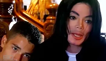 Fotos inéditas en habitación donde murió Michael Jackson: fármacos, agujas, notas en las paredes y una extraña muñeca de porcelana