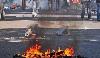 Moradores de los Mameyes vuelven a protestar por apagones