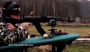 El equipamiento del soldado del futuro vs las balas perforanes del potente fusil SVD (VIDEO)