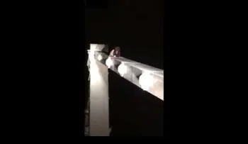 Un joven se lanza de un puente con fines suicida; quiso arrepentirse, pero era demasiado tarde...