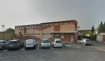 Madre mata a maestra de su hijo en clase