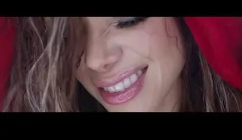 Bikinazo de La Materialista en nuevo video