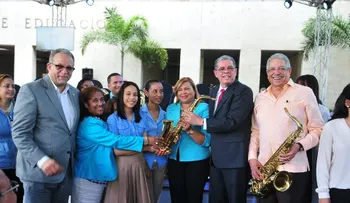 Educación entrega instrumentos para 36 bandas de música en escuelas de Tanda Extendida