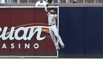 Rockies ganan con jonrón de Arenado y atrapada de Blackmon