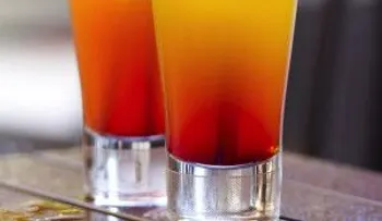 Cura el mal aliento, embellece cabello, calma dolor....con el vodka