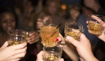 Salud Pública advierte consumo alcohol y "hookah" dañan a la familia