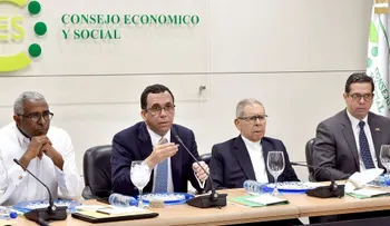 Ministro Andrés Navarro presenta medotología para concertación de nueva Ley de Educación