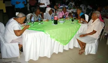 Fundecoluz realiza cena a envejecientes en Santo Domingo Norte
