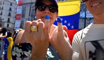 Venezolanos en el mundo participan en la consulta popular