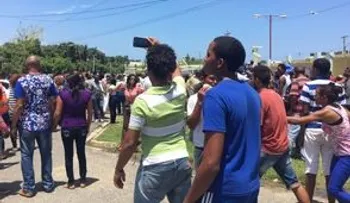 Reciben presos Odebrecht en Najayo, con consignas de apoyo y rechazo; Temo saludó a sus seguidores 