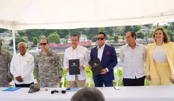 Medio Ambiente inicia proceso saneamiento de embarcaciones hundidas en ríos Ozama e Isabela