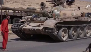 El Estado Islámico graba la brutal ejecución de un soldado sirio aplastado por un tanque