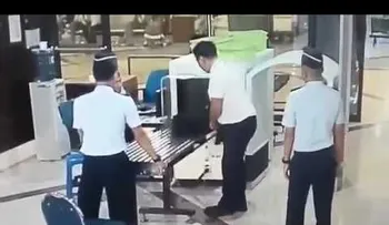 Un piloto se presenta ebrio para manejar un avión con más de 150 personas (VIDEO)