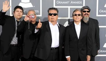 Con premios especiales comienzan los Latin Grammy 