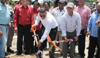 Alcaldía de La Caleta inicia trabajos para primer multiuso de esa comunidad