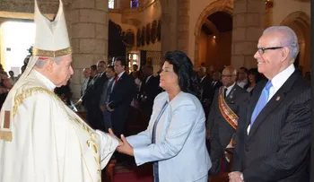 Senadores depositan ofrenda en el Altar de la Patria