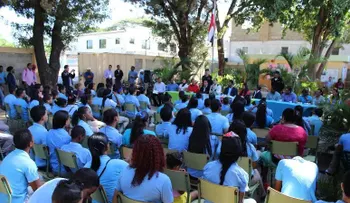 Ministerio de la Juventud conversa con jóvenes estudiantes de Valverde