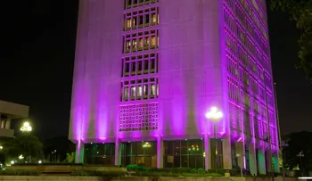 BCRD se une al "Mes de lucha contra cáncer de mama"; iluminación rosada es un llamado a la conciencia de las mujeres 