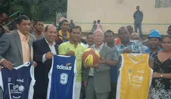 Edesur entrega útiles deportivos a clubes del Sur