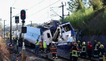 Al menos 2 muertos y 25 heridos en un accidente de tren en Portugal