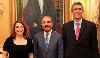 Danilo Medina recibe ejecutivos de Copa Airlines
