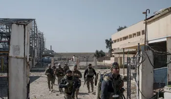 Fuerzas iraquíes recuperan una base militar clave