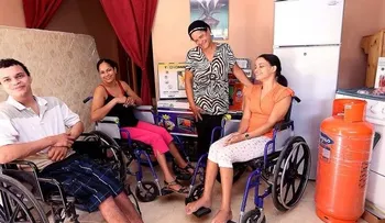Primera Dama entrega alimentos y ajuares a familias de Santiago y Puerto Plata