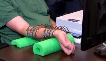 Crean un dispositivo para mover los miembros paralizados con el pensamiento