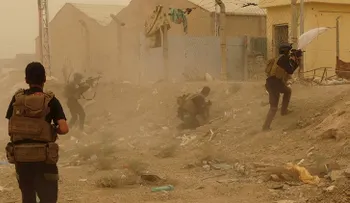 Un terrorista del EI filma su propia muerte en Hama (advertencia: VIDEO +18)