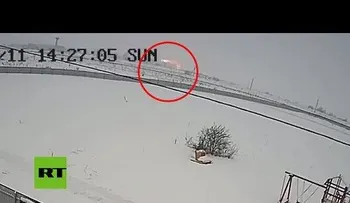 El momento en que se estrella el avión ruso An-148