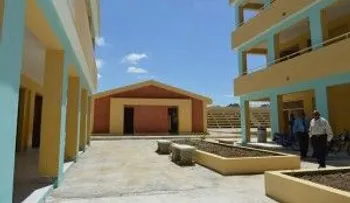 Visitas guiadas exponen nivel de construcción de infraestructuras escolares