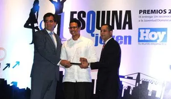 Ministro Juventud en el premio  La Esquina Jóven del Periódico Hoy